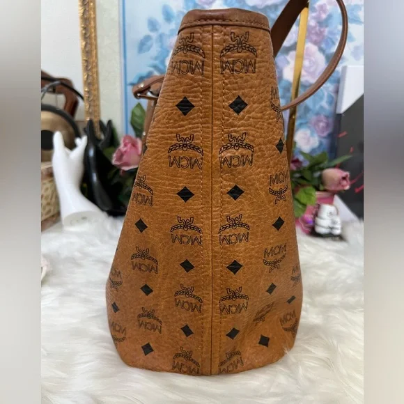 ⭐️MCM Visetos Tote with Silver Hardware - Picture 5 of 11